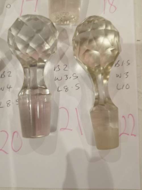 A SELECTION OF GOOD QUALITY CRYSTAL DECANTER STOPPERS ,SELLING PER ITEM