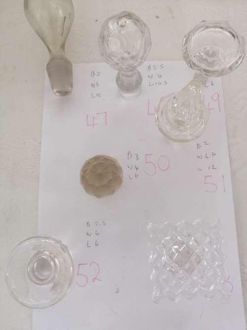 A SELECTION OF GOOD QUALITY CRYSTAL/GLASS DECANTER STOPPERS, SOLD PER ITEM