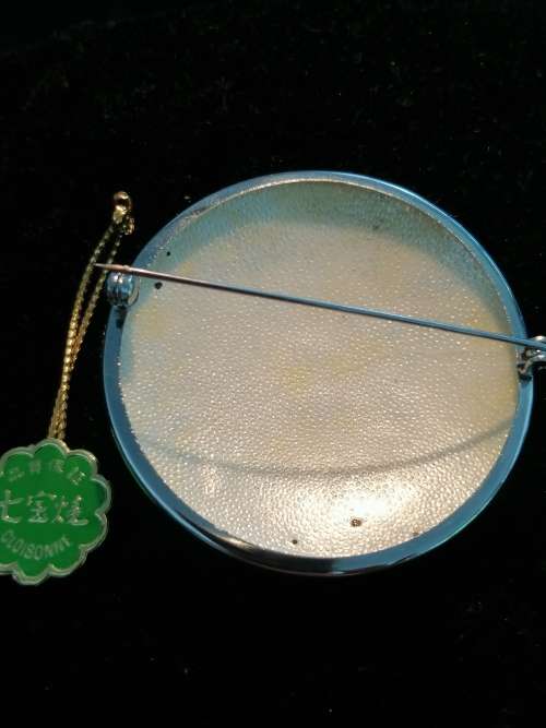 BEAUTIFUL VINTAGE JAPANESE CLOISSONE BROOCH DEPICTING AN ORCHID