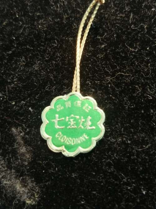 BEAUTIFUL VINTAGE JAPANESE CLOISSONE BROOCH DEPICTING AN ORCHID