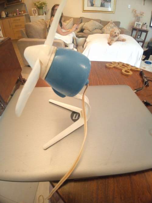 CIRCA 1950. FROST DESK FAN