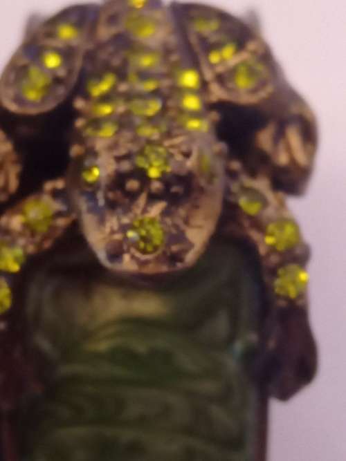 A PAIR OF ENAMEL NAPKIN RINGS MODELLED WITH A FROG ENCRUSTED WITH GREEN CRYSTALS