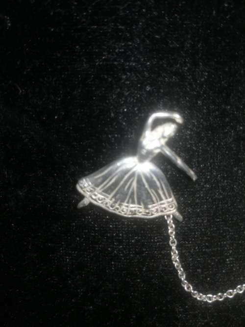 Beautiful Sterling Silver Candida pendant and matching double brooch depicting dancers