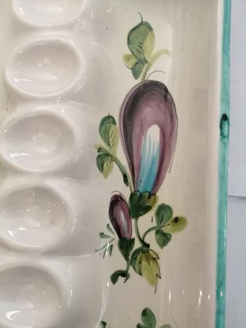 A BEAUTIFUL ITALIAN HAND PAINTED EGG PLATTER