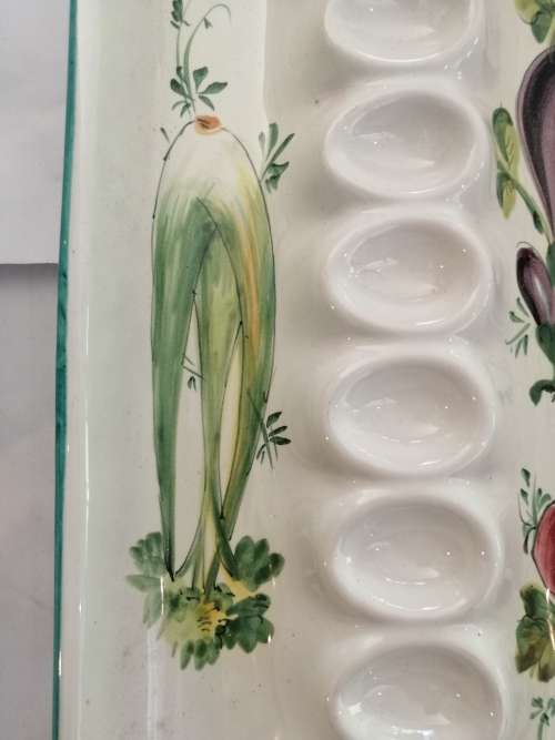 A BEAUTIFUL ITALIAN HAND PAINTED EGG PLATTER