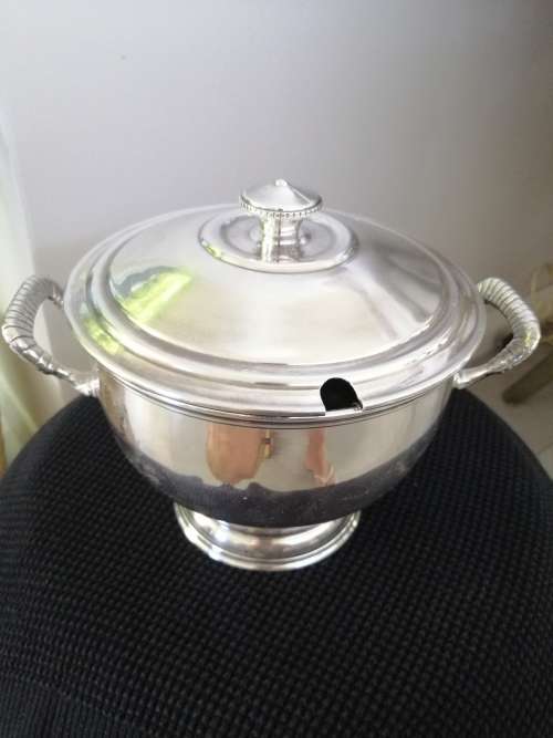 A CLASSY VINTAGE LOUIS PLATE SILVER SOUP TUREEN