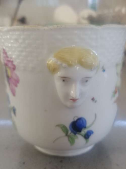 MEISSEN RARE CASHEPOT/ PLANTER FLOWER BLOSSOMS CIRCA 1774