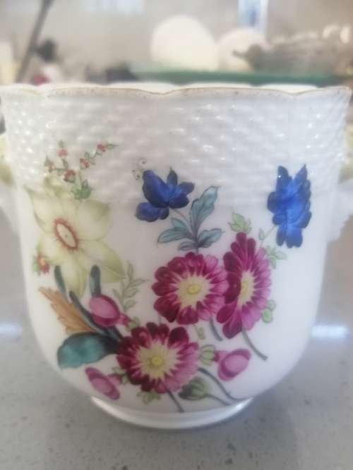MEISSEN RARE CASHEPOT/ PLANTER FLOWER BLOSSOMS CIRCA 1774