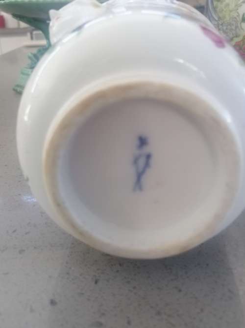 MEISSEN RARE CASHEPOT/ PLANTER FLOWER BLOSSOMS CIRCA 1774