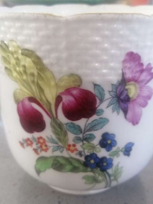 MEISSEN RARE CASHEPOT/ PLANTER FLOWER BLOSSOMS CIRCA 1774