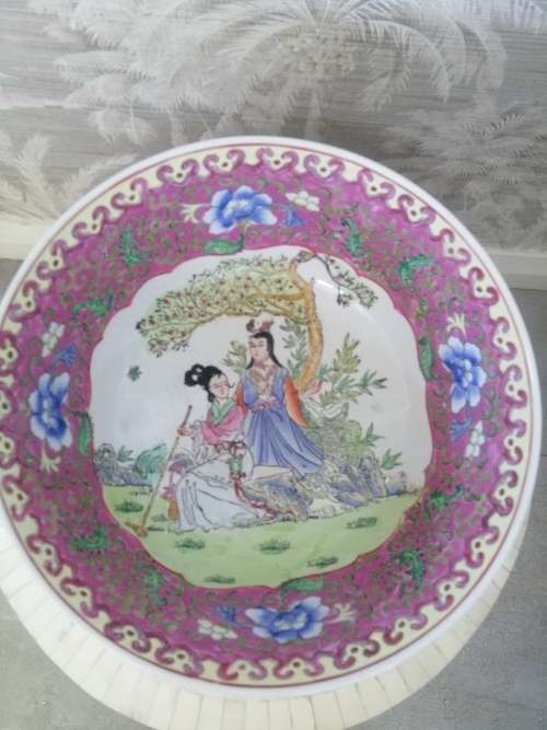 A BEAUTIFUL PINK CHINESE FAMILLE ROSE BOWL