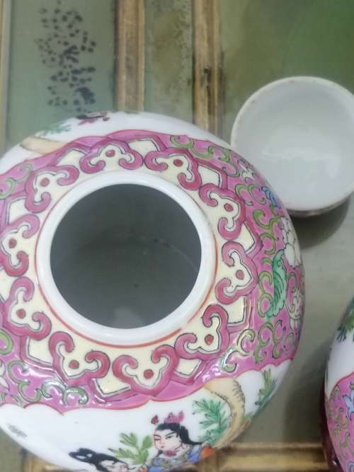 TWO BEAUTIFUL PINK  CHINESEFAMILLE ROSE LIDDED GINGER JARS