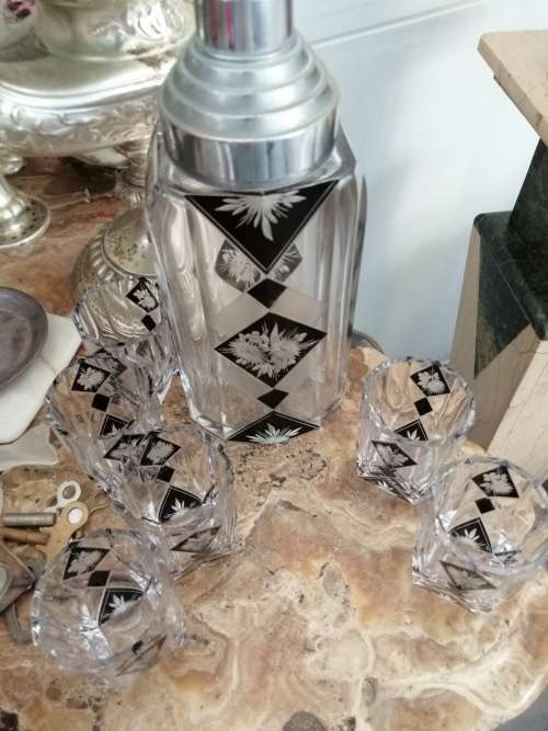 RARE CZECH GEOMETRICAL. CLEAR & ETCHED GLASS WITH BLACK ENAMEL COCKTAIL SHAKER WITH 6 GLASSES C1930