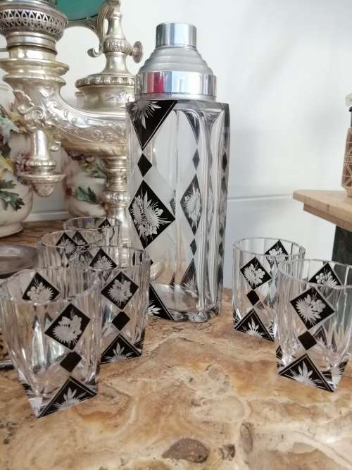 RARE CZECH GEOMETRICAL. CLEAR & ETCHED GLASS WITH BLACK ENAMEL COCKTAIL SHAKER WITH 6 GLASSES C1930