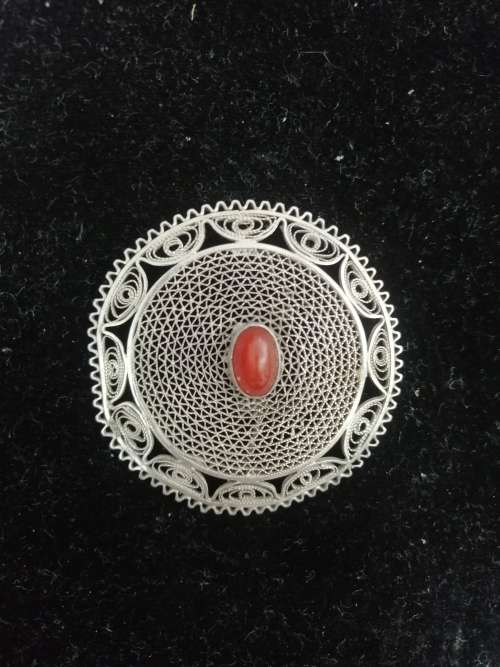 A STUNNING LARGE EGYPTIAN SILVER HALLMARKED FILIGREE CARNELION BROOCH