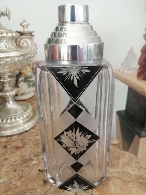RARE CZECH GEOMETRICAL. CLEAR & ETCHED GLASS WITH BLACK ENAMEL COCKTAIL SHAKER WITH 6 GLASSES C1930