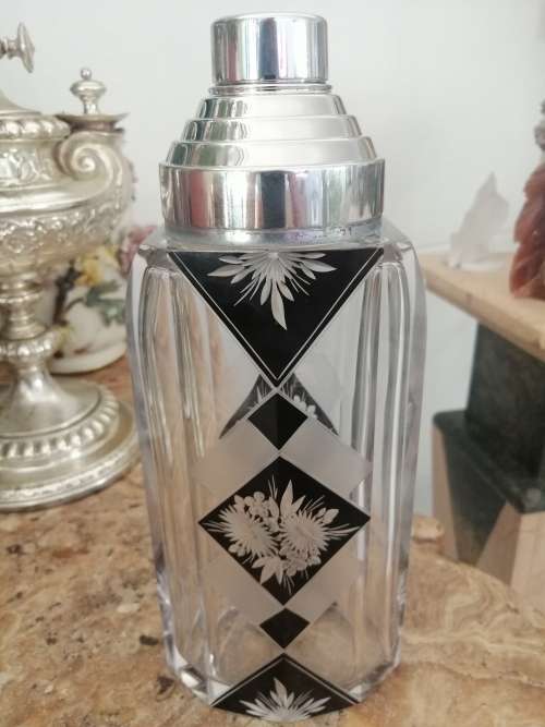 RARE CZECH GEOMETRICAL. CLEAR & ETCHED GLASS WITH BLACK ENAMEL COCKTAIL SHAKER WITH 6 GLASSES C1930
