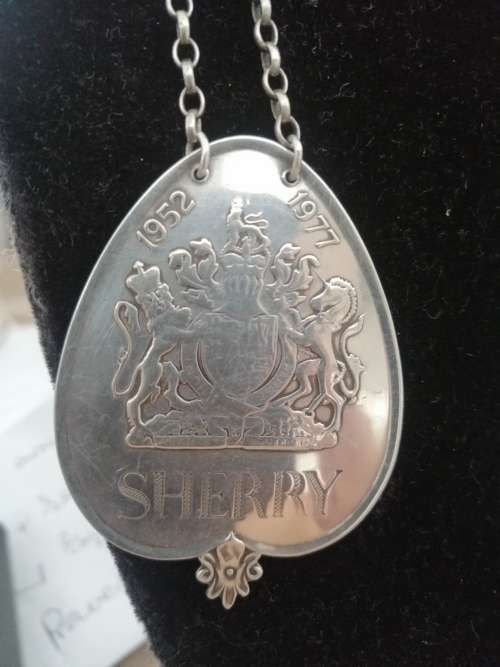 EXCELLENT QUALITY, LIMITED EDITION QUEENS SILVER JUBILEE SILVER DECANTER LABELS