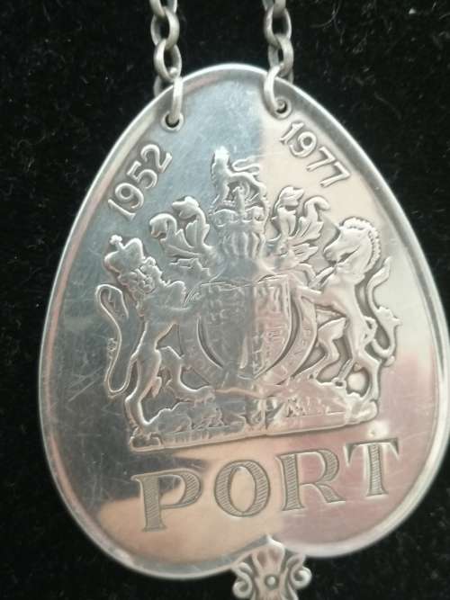 EXCELLENT QUALITY, LIMITED EDITION QUEENS SILVER JUBILEE SILVER DECANTER LABELS