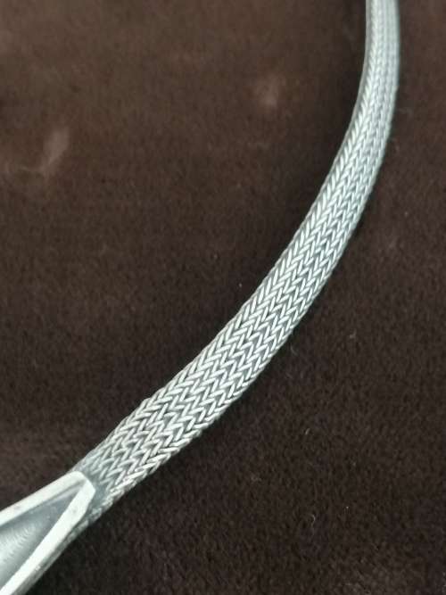 A CLASSY STERLING SILVER AND 22K GOLD NECKLACE