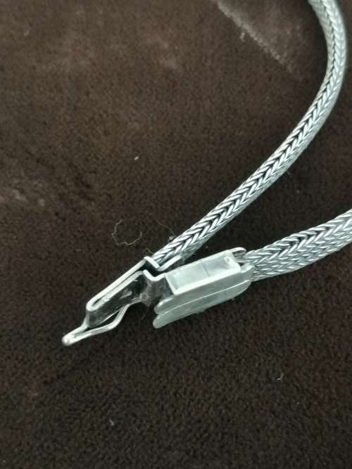 A CLASSY STERLING SILVER AND 22K GOLD NECKLACE