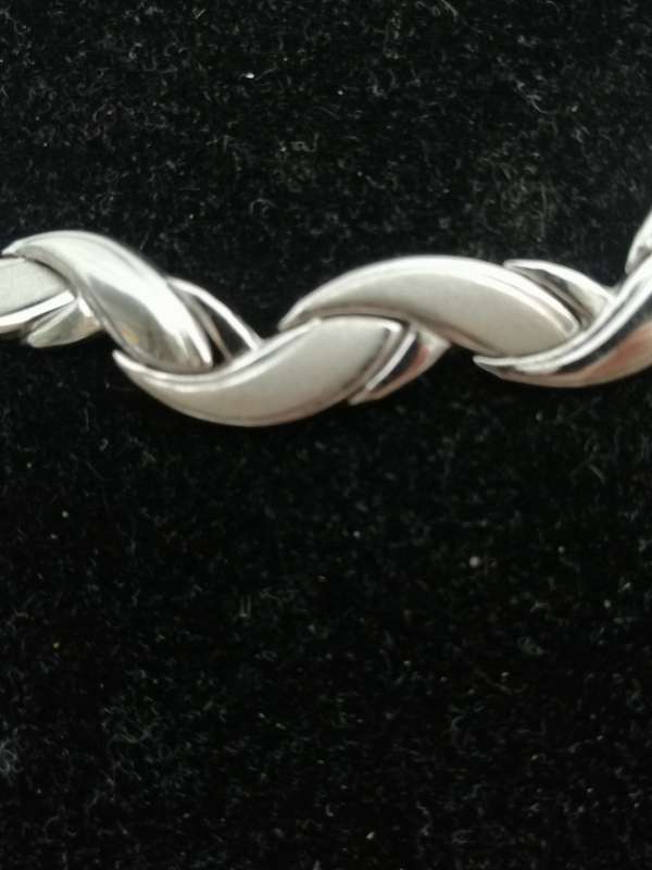 A STUNNING,RETRO,ITALIAN,PERIAMMA 18CT WHITE GOLD LEAF DESIGN NECKLACE