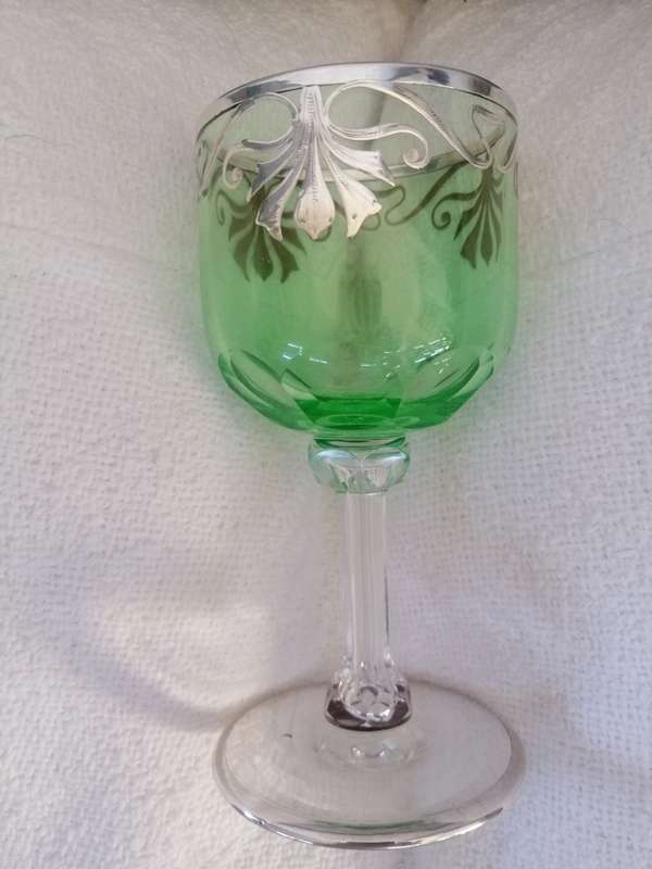 STUNNING SET OF 8 ART NOUVEAU SILVER OVERLAYED URANIUM WINE GLASSES