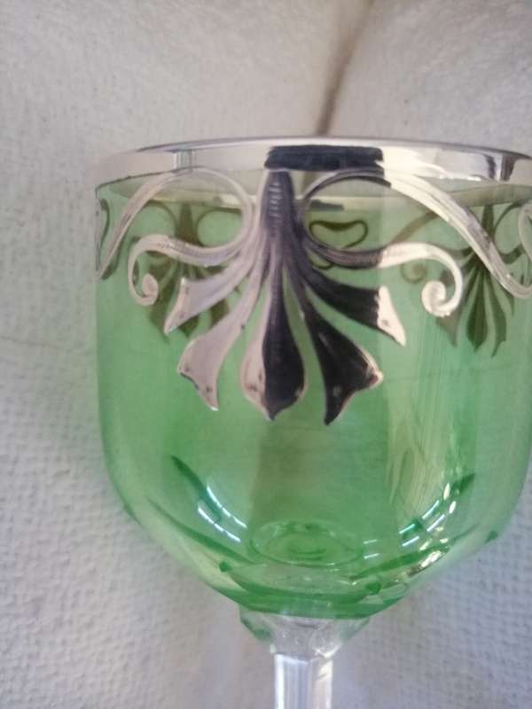 STUNNING SET OF 8 ART NOUVEAU SILVER OVERLAYED URANIUM WINE GLASSES