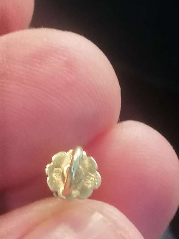 18ct yellow gold earrings set with pearls and small round cut diamonds . Ttl weight 1.7g pearl,5mm.