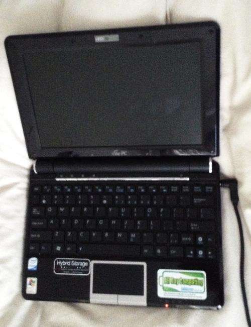 Good working condition Asus Eee PC with 9.5 hours battery life ( that's what it says on sticker)