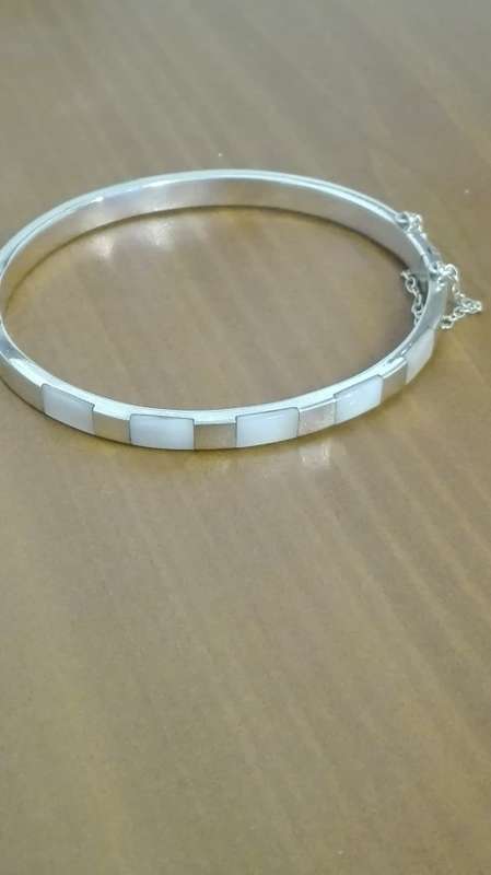 925 STERLING SILVER BANGLE WITH INLAID MOTHER OF PEARL