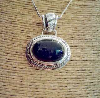 925 STERLING SILVER PENDANT WITH ONYX INCLUDES STERLING SILVER CHAIN