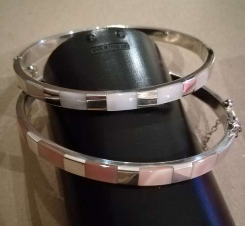 925 STERLING SILVER BANGLE WITH INLAID MOTHER OF PEARL