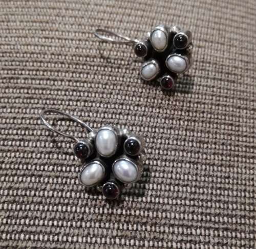 925 STERLING SILVER GARNET AND PEARL EARRINGS