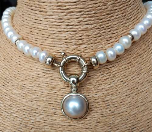FRESH WATER PEARLS WITH MABE PENDANT ALL SET IN 9 CARAT GOLD