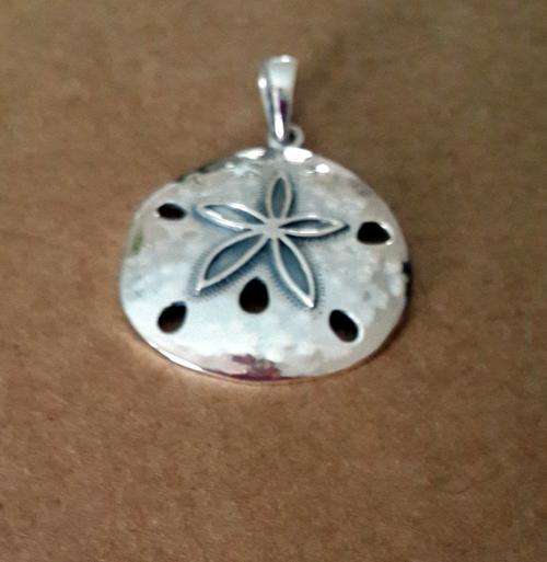 PANSY SHELL IN 925 STERLING SILVER INCLUDES FREE 925 STERLING SILVER CHAIN 42CM