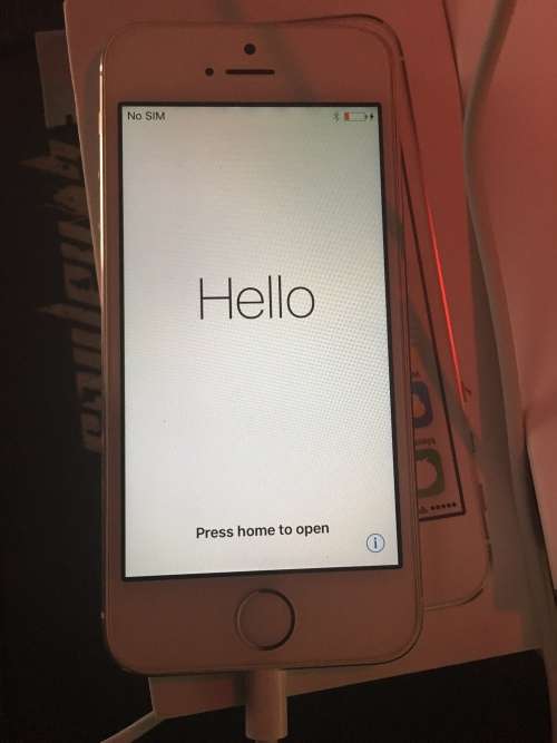 iPhone 5s 16GB Silver 3years old like new
