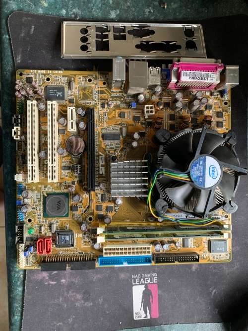 Pentium 4 3Ghz CPU on a Socket 775 with 2GB DDR2 Memory