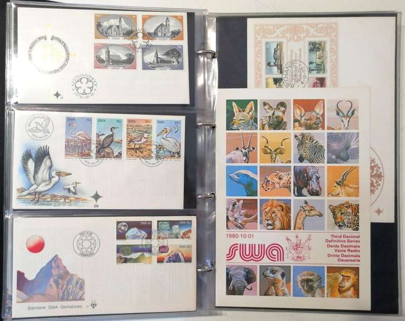 S.W.A. 82 x fresh covers in nice 3 leaf album