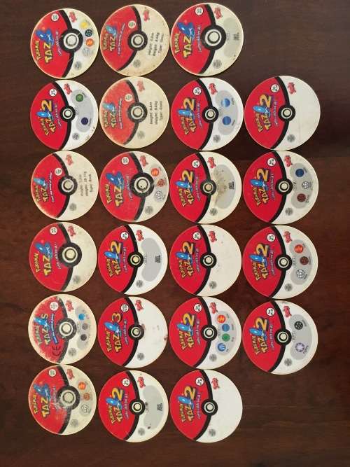22 random Pokemon tazos