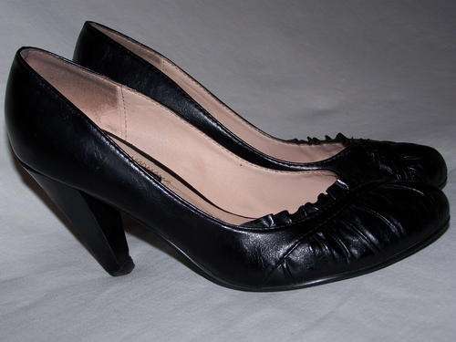 Black Levi Shoes, Size 6