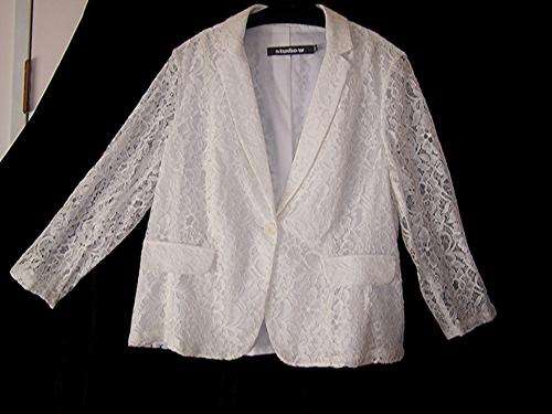 Exquisite STUDIO-W (Woolworths) White Lace Jacket. Size 18/42 - NEW