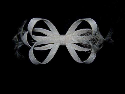 Hat. Elegant White Fascinator/Head Piece. NEVER WORN.
