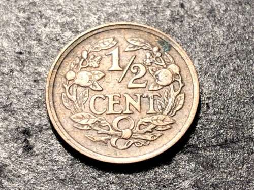 Rarer 1921 Netherlands 1/2 cent bronze coin - Queen Wilhelmina