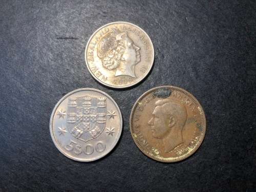Thematic collection of coins with a SHIP design - price is for all 3 coins in the collection
