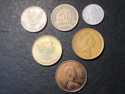 Thematic collection of coins with a BIRD design - price is for all 6 coins in the collection