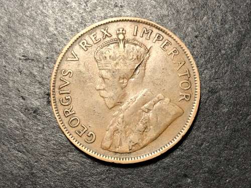 Nice 1932 SA 1 penny coin - Scratch on head