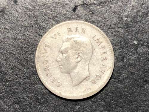 1940 SA 3 pence coin (Tickey) - large 40 - as per photo.
