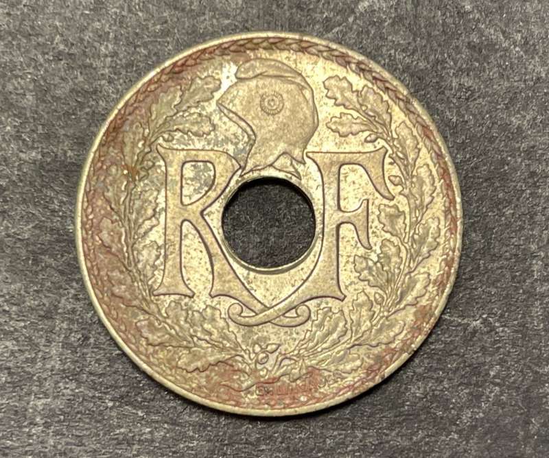Excellent 1939 10 Centimes coin France