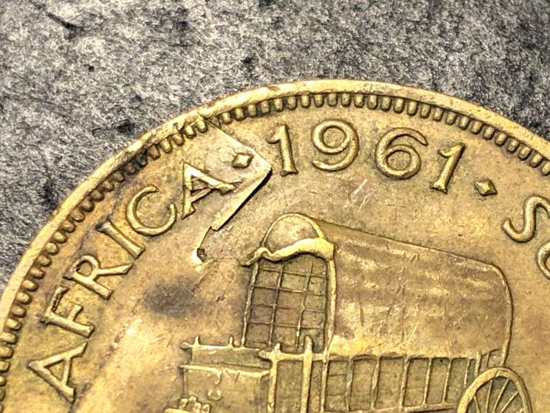 ERROR 1961 South African Brass 1 cent coin - Extreme Planchet lamination